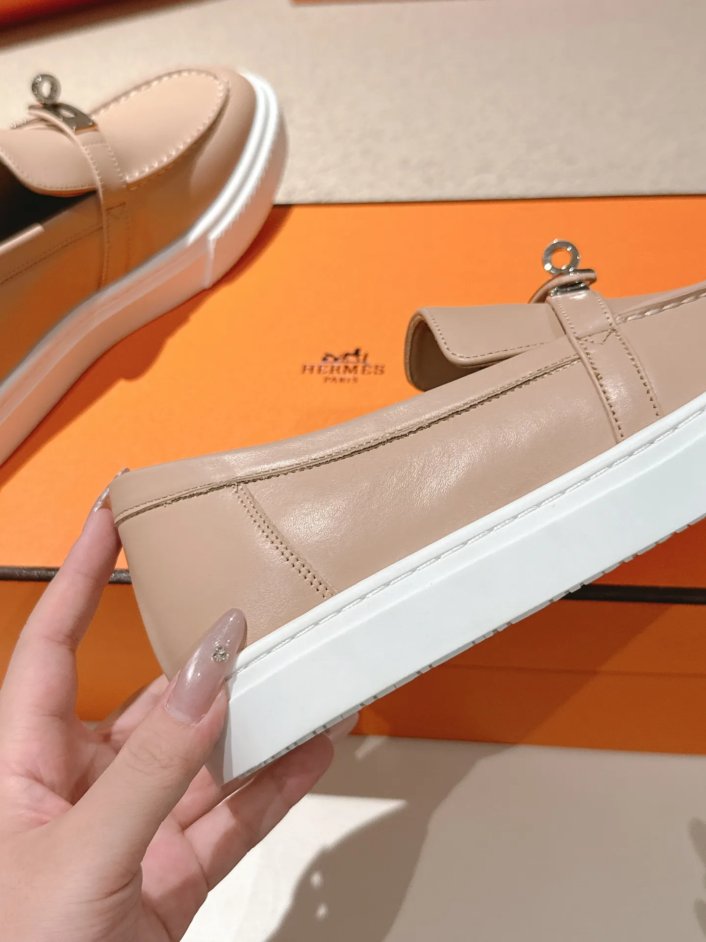 Men's shoes 💰640💰 Hermes# New Kelly buckle thick-soled loafers. Upper: cowhide/suede material. Lining: sheepskin lining. Outsole: exclusive molded outsole. Size: women's size 35-40, men's size 39-45 (female 41/male 46 customized, non-refundable)